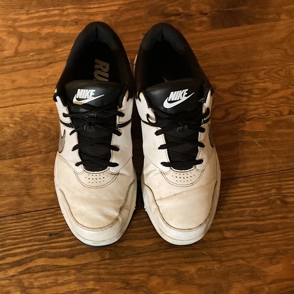White Nike Golf Shoes. Size 10. Regular Width. - Picture 2 of 5